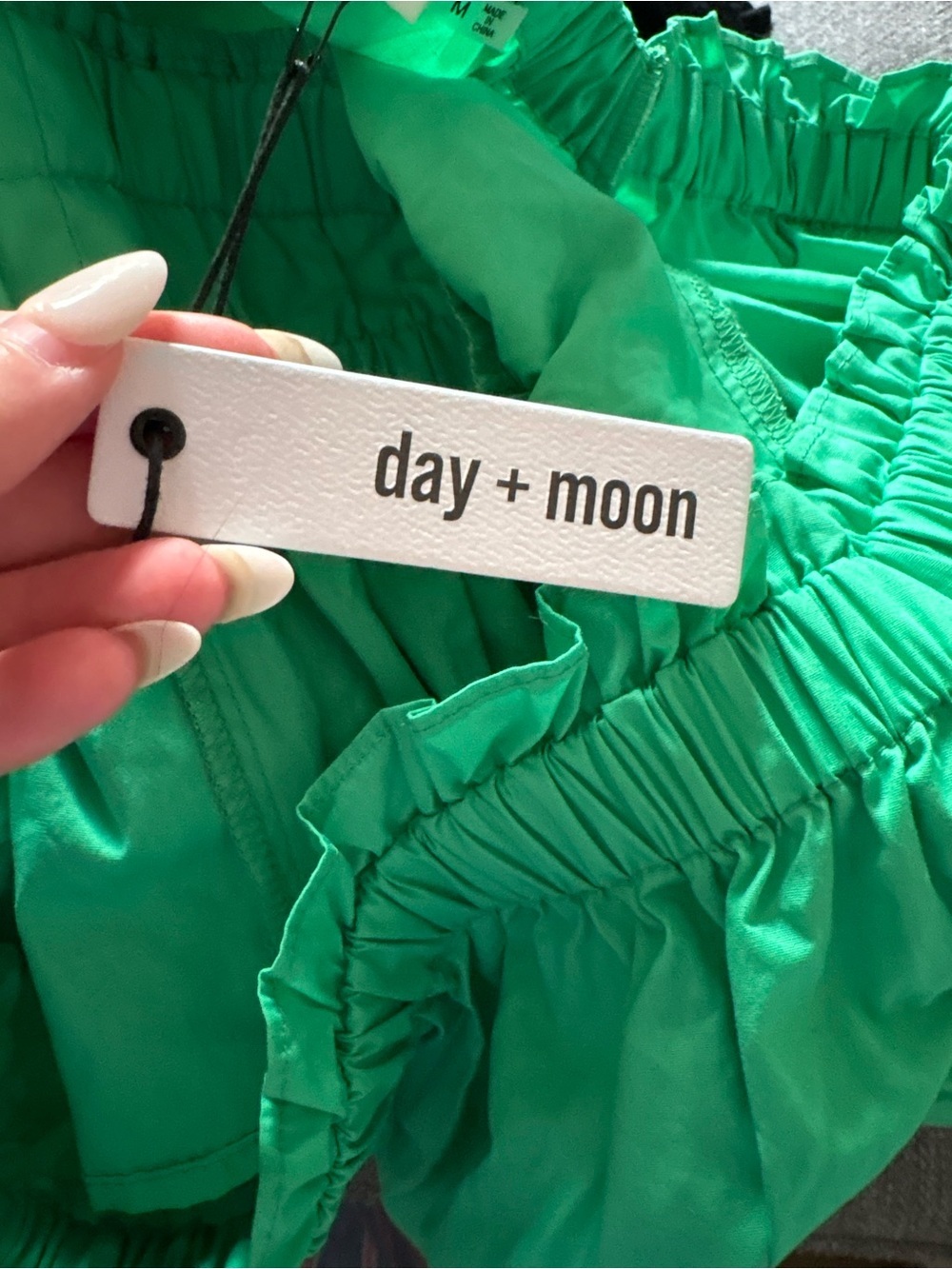 NWT day + moon Kelly Green Smocked Puff Sleeve Peplum Top Size M - Picture 3 of 4